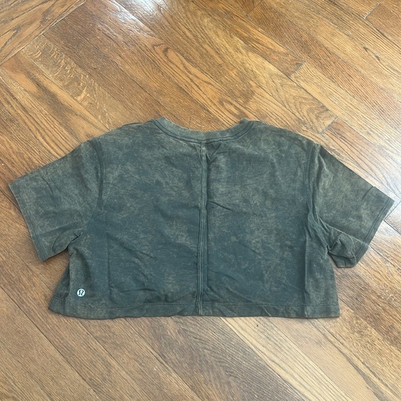 lululemon athletica Green Crop Top - Picture 3 of 3